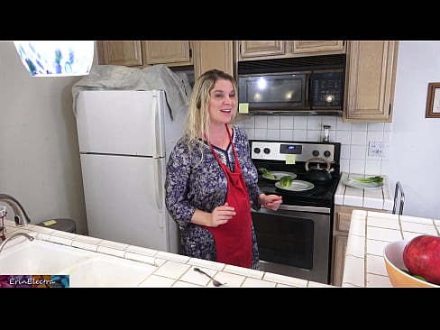 ❤️ Ibu tiri memerah susunya di dapur sebelum tarikhnya seks super di lucah ms.assistentai.ru